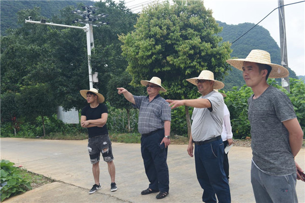 盧德冠率隊(duì)赴弄者村開展扶貧工作調(diào)研